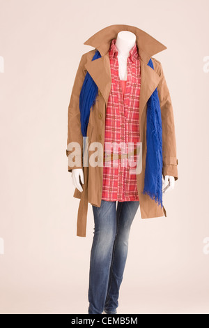 Manichino vestito con la moda primavera Foto Stock