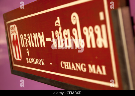 Percorso del treno in corrispondenza di Hualamphong stazione ferroviaria Foto Stock