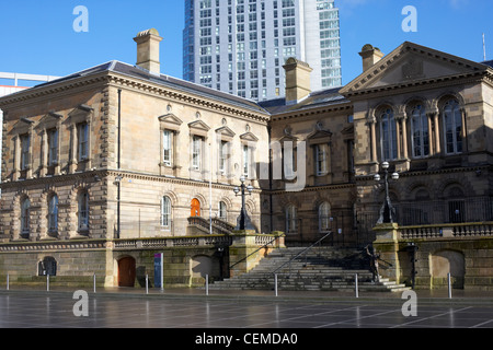 Belfast custom house edificio con torre obel in background belfast Irlanda del Nord Foto Stock