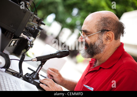 MIT radio amatoriali giorno campo W1MX contestando la società radio ARRL prosciutto microfono wireless operatore di trasmissione Foto Stock