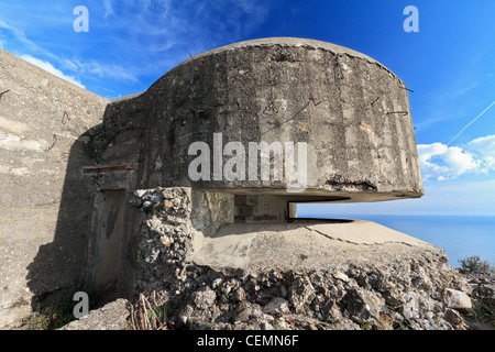 Seconda guerra mondiale bunker sul mare a Portofino parco naturale, Italia Foto Stock