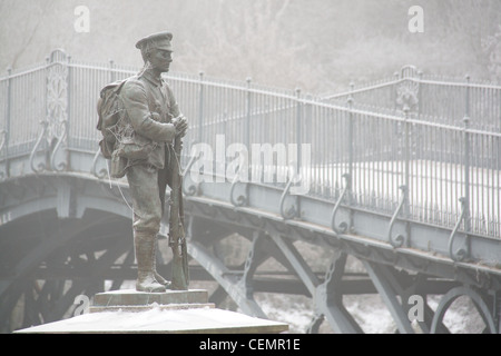 La prima guerra mondiale menorial nella parte anteriore dell'Ironbridge, Telford, Shropshire, Foto Stock