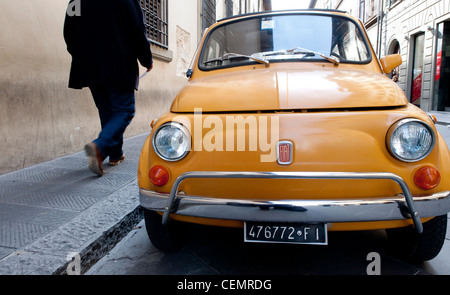 Il vecchio stile Fiat 500 - a Firenze Italia Foto Stock