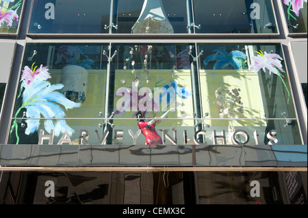 L'Harvey Nichols department store sulla nuova Cattedrale Street / Exchange Square, il centro città di Manchester, UK (solo uso editoriale). Foto Stock