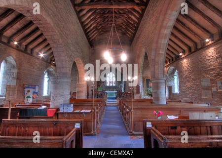 Vista interna di St Marys Chiesa Linton, Foresta di Dean Micheldean, Gloucester, Glos, Inghilterra, Regno Unito. Mostra muratura in pietra Foto Stock