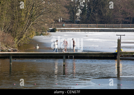 Hampstead Heath uomini laghetto balneabile, Highgate, London, England, Regno Unito Foto Stock