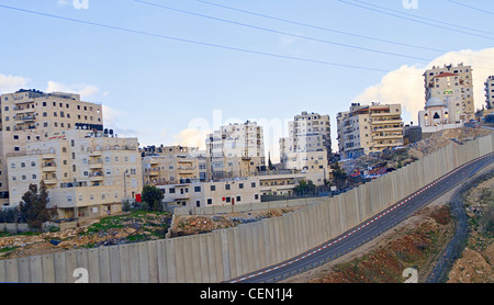 Muro di sicurezza costruito per separare ebrei ed arabi settori di Israele. Foto Stock