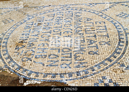 Strada fatta di bellissimi mosaici di piastrelle a Zippori Parco Nazionale nella Bassa Galilea di Israele. Foto Stock