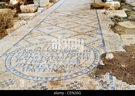 Strada fatta di bellissimi mosaici di piastrelle a Zippori Parco Nazionale nella Bassa Galilea di Israele. Foto Stock