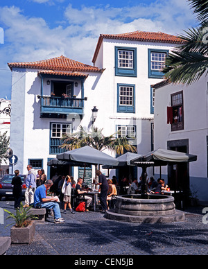 Cafe in piazza in ciottoli, Santa Cruz de la Palma, l'isola di La Palma, Isole Canarie, Spagna. Foto Stock