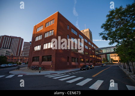 MIT's edificio E40 nel tardo pomeriggio Foto Stock