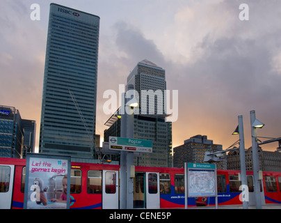 UK, Londra, Canary Wharf DLR dalla stazione ferroviaria Foto Stock