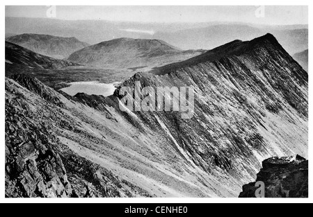 Helvellyn Ridge Lake District Inghilterra estensione bordo percorso scrambling Birkhouse Moor arête Red Tarn lago REGNO UNITO Foto Stock