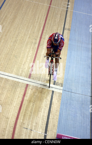 Luis MANSILLA (CHI) negli uomini Omnium crono a UCI ciclismo su pista World Cup Velodrome. Foto Stock