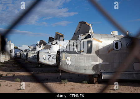 Tucson, Arizona - un aereo militare salvage yard accanto a Davis-Monthan Air Force Base. Foto Stock