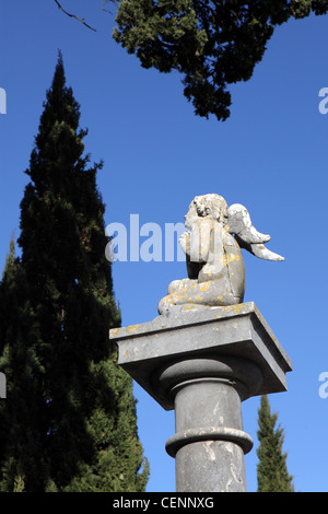 A Lisbona il più grande cimitero, Cemiterio dos Prazeres (cimitero di piaceri). Foto Stock