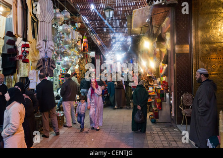 Rue Souk Smarine nei souks, Medina, Marrakech, Marocco, Africa del Nord Foto Stock