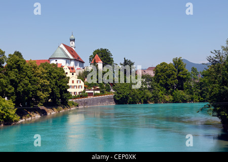 Il monastero francescano e la chiesa barocca di Santo Stefano o St Stephen su una collina sopra il fiume Lech a Füssen, Baviera, Germania Foto Stock