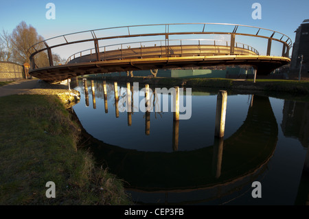 Peters bridge Norwich, nuova moderna passerella sul fiume Wensum Foto Stock