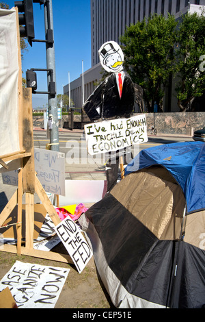 Una fantasiosa anti-capitalismo stick figura esprime la We-Are-IL-99% sentimenti di occupare Wall Street manifestanti a Los Angele. Foto Stock