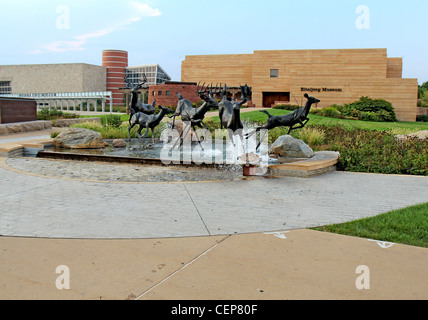 Vista esterna del museo Eiteljorg degli indiani americani e di Arte Occidentale ed il museo dello stato dell'Indiana nel centro di Indianapolis Foto Stock