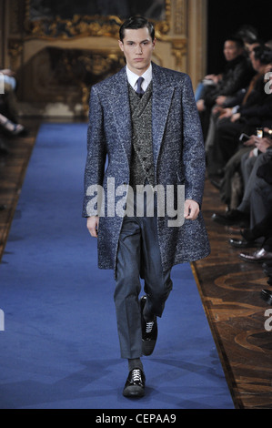 Alexander McQueen Milano pronto a indossare abbigliamento Uomo Autunno Inverno 2011 2012 Foto Stock