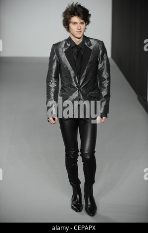 Agnes BParis pronto a indossare abbigliamento uomo AutumnWinter 20112012 Foto Stock