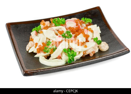 Insalata di mare ar piastrate isolato su uno sfondo bianco Foto Stock
