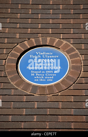 Targa blu segna il sito di una casa in cui leader bolscevico lenin alloggiato durante il 1905 , Islington, Londra, Inghilterra Foto Stock