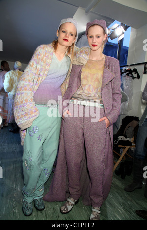 Missoni Backstage Milano pronto a indossare Autunno Inverno 2011 2012 Foto Stock