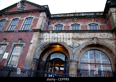 Vista esterna dell'entrata di Falls Road Library a Belfast. Foto Stock