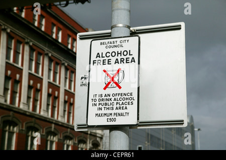 La città di Belfast Consiglio segno indicante un alcool in zona franca. Foto Stock