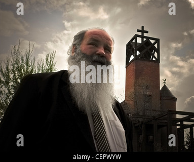 Ritratto del Reverendo Gábor Iványi, ungherese di Martin Luther King , soddisfare il Reverendo Gábor Iványi home, nella periferia di Foto Stock