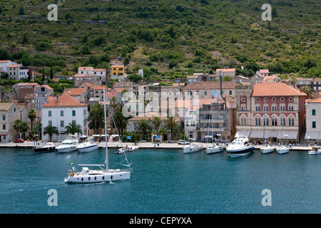 Porto di Vis a Vis, isola mare Adriatico, Croazia Foto Stock