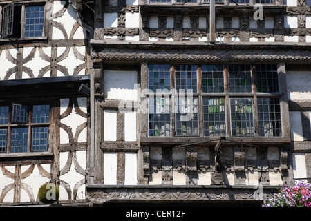 Un close-up del legname il framing del Garrick Inn e Harvard House in main high street di Stratford-upon-Avon. Il Garric Foto Stock