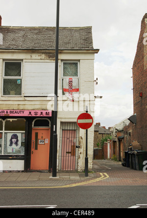 Un Inghilterra bandiera che da una finestra a Newcastle. Foto Stock