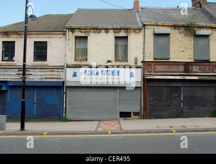 Chiuso il cafe e negozi in Byker, Newcastle. Foto Stock