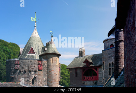 Tetti - Castell Coch (Castello Rosso) xix secolo ricostruzione di un castello del XIII secolo al di fuori di Cardiff. Costruito nel 1870, per la Foto Stock