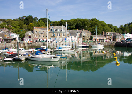 Barche ormeggiate in porto a Padstow. Foto Stock