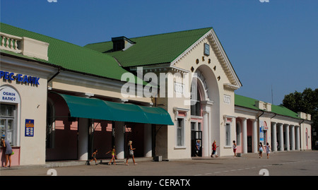 L'Ucraina. Repubblica autonoma di Crimea. Teodosia. Stazione ferroviaria. Esterno. Foto Stock