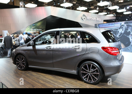 Mercedes Benz classe b shiny nuovo showroom per auto Foto Stock