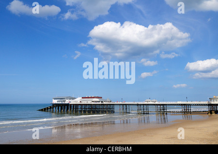 Il Pavilion Theatre alla fine del Cromer Pier. Foto Stock