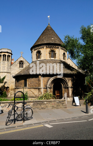 La Chiesa Rotonda (ufficialmente la Chiesa del Santo Sepolcro), costruito intorno al 1130, è uno degli edifici più antichi di Cambridge. Foto Stock