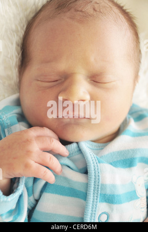 Pochi giorni neonato Bambino addormentato Foto Stock