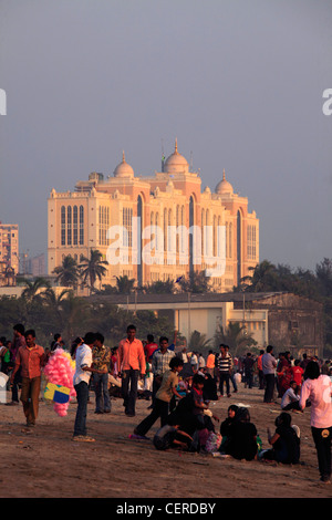 India Maharashtra, Mumbai, Saifee Hospital, Chowpatty Beach, persone Foto Stock