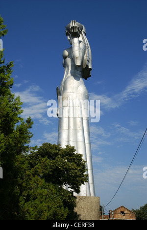 La Georgia, Tbilisi, la statua di alluminio di Kartlis Deda (Madre di Kartli o la madre di Georgia) da Elguja Amashukeli 1958 Foto Stock