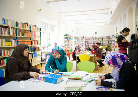 La biblioteca del tedesco Goethe Institute, una cultura e una lingua istituto è frequentato da molti studenti egiziano di studio. Foto Stock