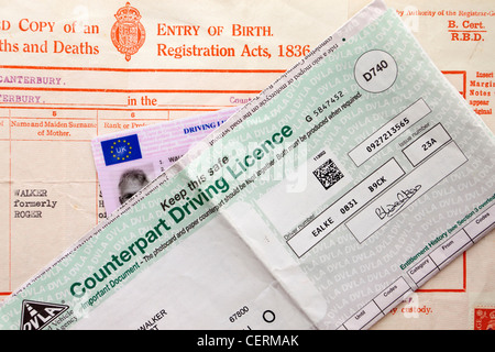 Regno Unito la guida licenza licenza e certificato di nascita Foto Stock
