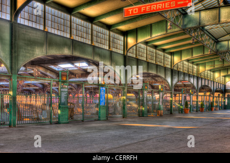 L'interno della ferrovia centrale di New Jersey (CRRNJ) Terminale, situato a Liberty State Park in Jersey City, New Jersey. Foto Stock