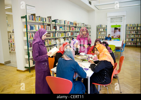 La biblioteca del tedesco Goethe Institute, una cultura e una lingua istituto è frequentato da molti studenti egiziano di studio. Foto Stock